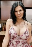 Jasmine Jae, Oğlunun Tadına Bakıyor